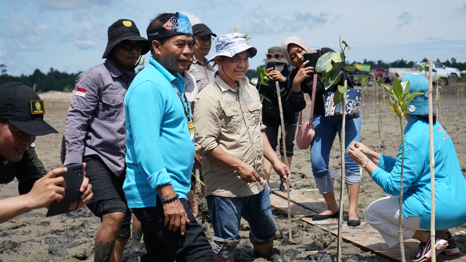 Alumni STIK-PTIK Angkatan ke-32 Tanam Mangrove di Kaltara